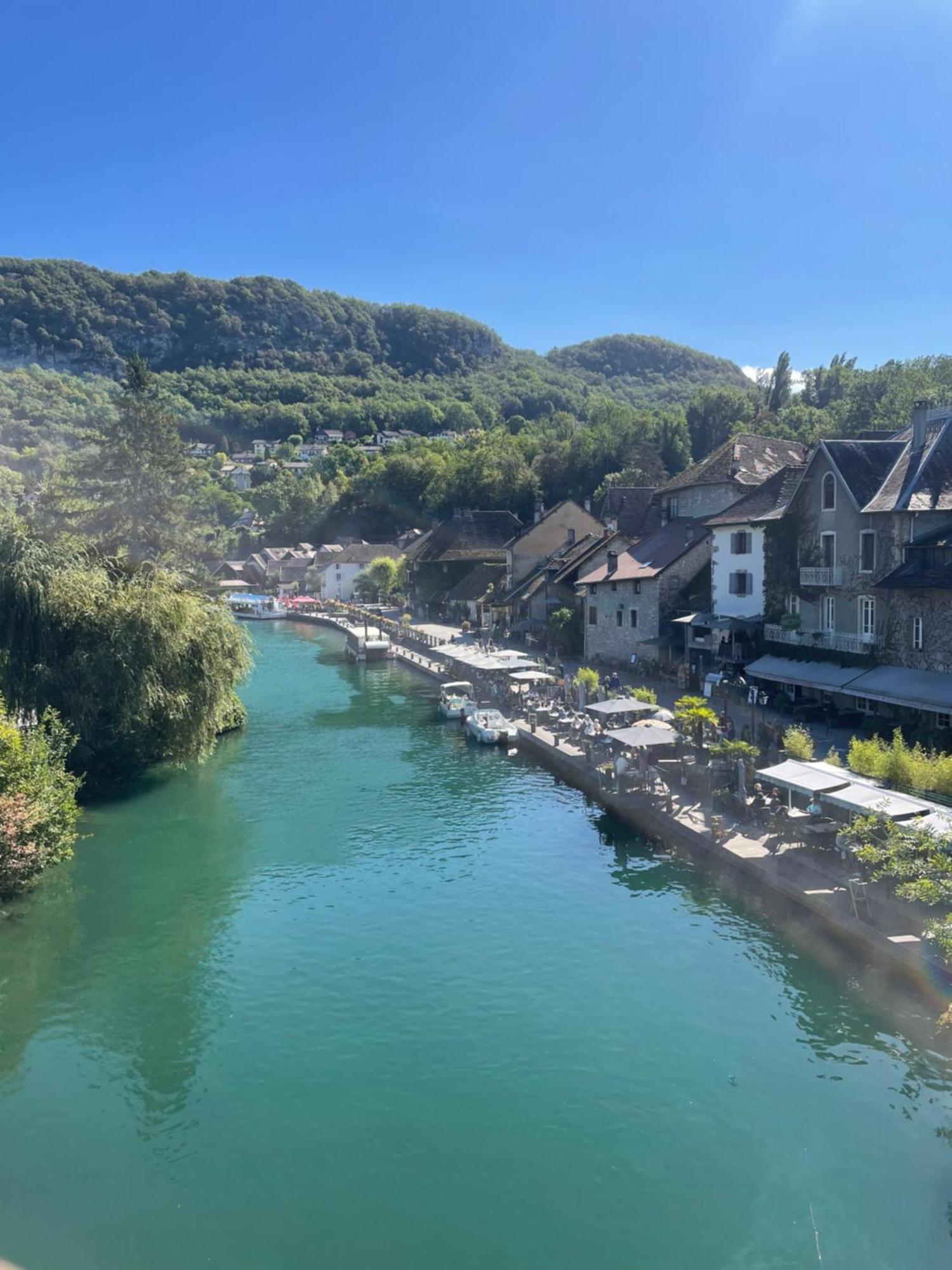 “l'escapade”, Entre Et Montagne